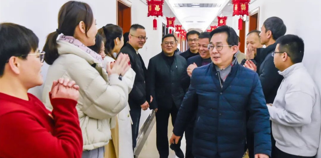 凝心聚力启新程：永利欢乐娱人城出版发行集团领导开工首日走访慰问干部职工